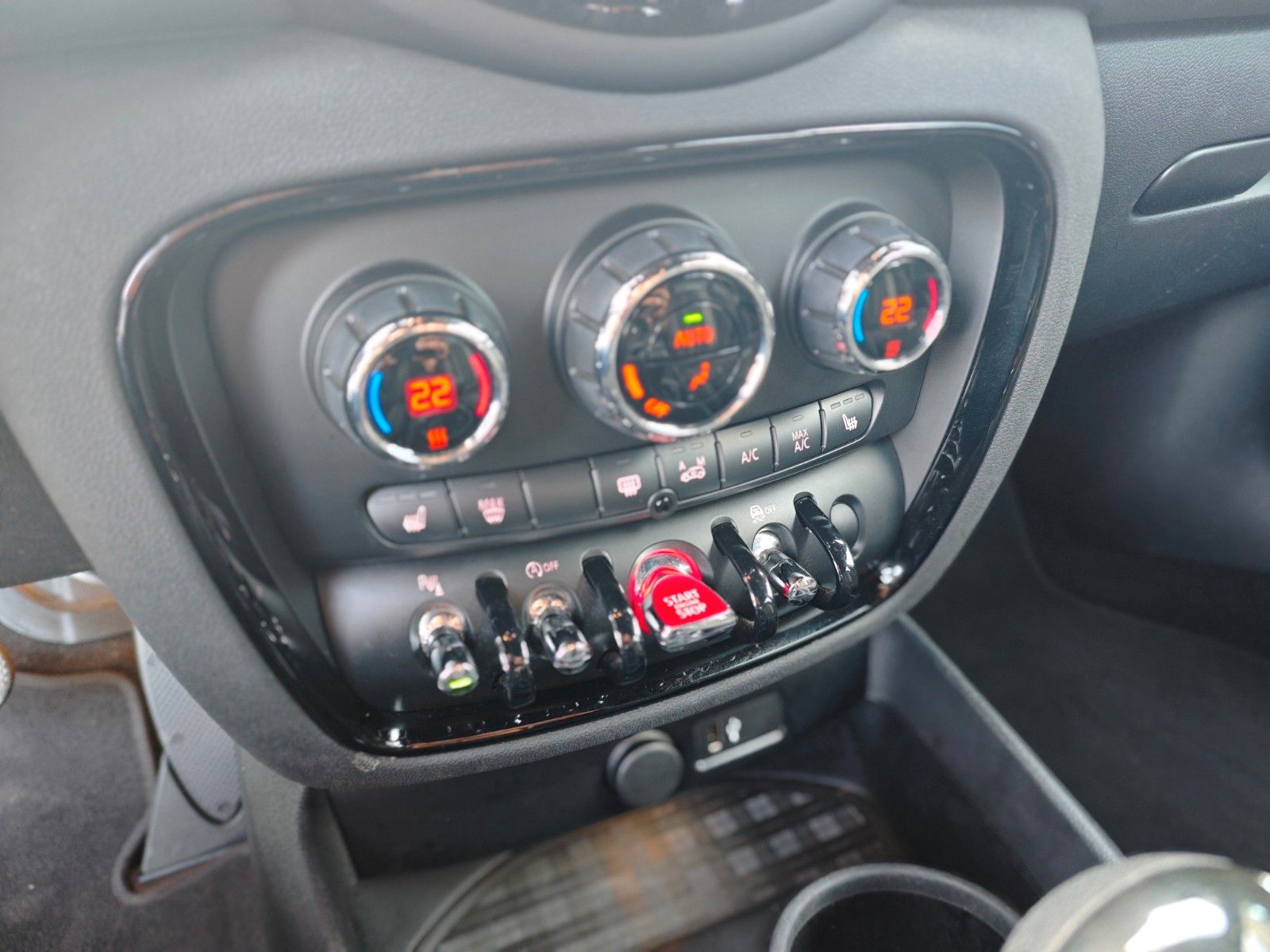 Fahrzeugabbildung MINI COOPER S CLUBMAN*AUT*VOLL-LED*PDC*SHZ*GREY