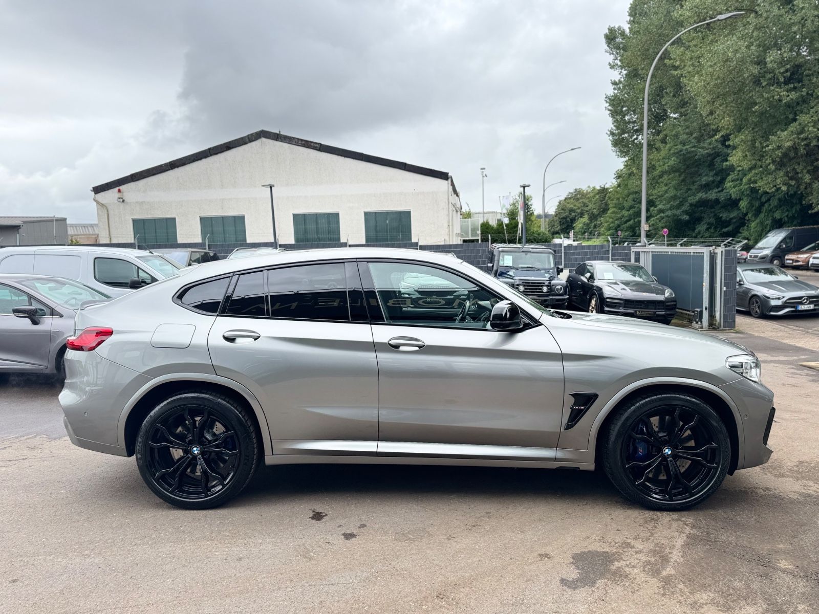 Fahrzeugabbildung BMW X4M COMPETITION*CARBON*360°*21.Z*HEAD-UP*