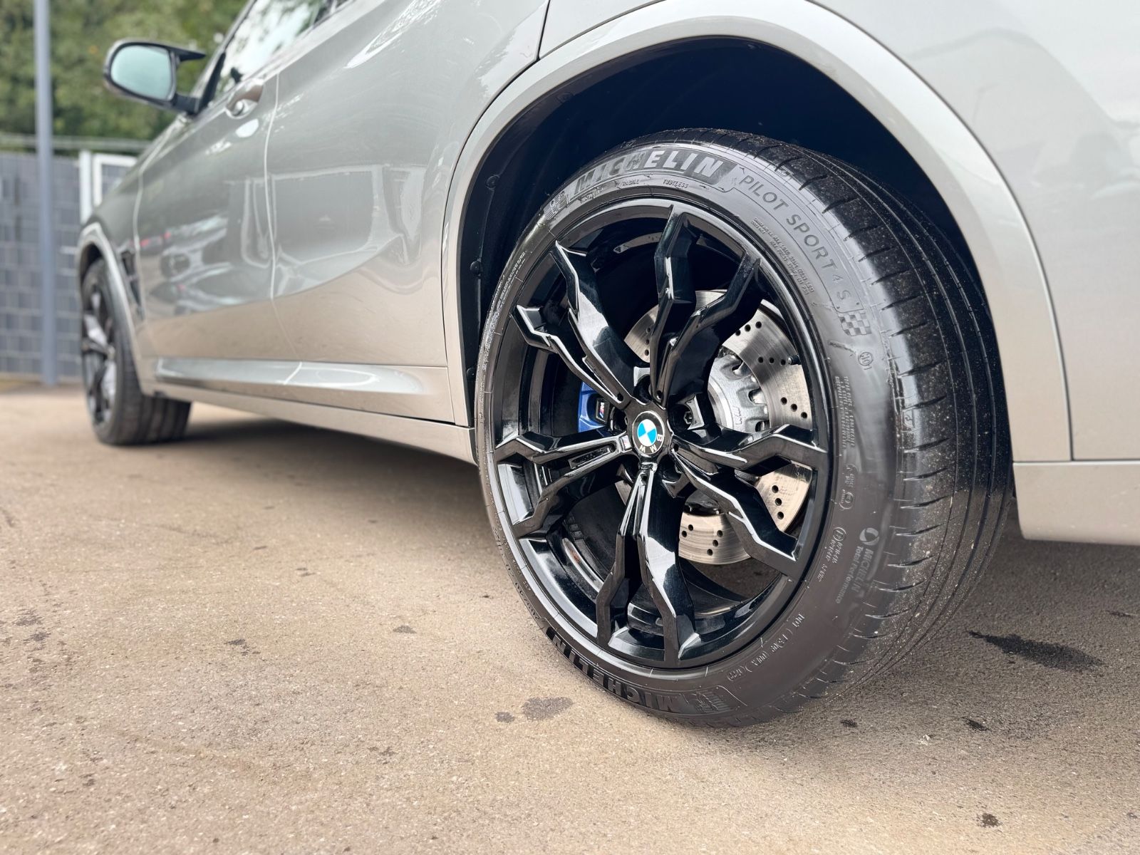 Fahrzeugabbildung BMW X4M COMPETITION*CARBON*360°*21.Z*HEAD-UP*