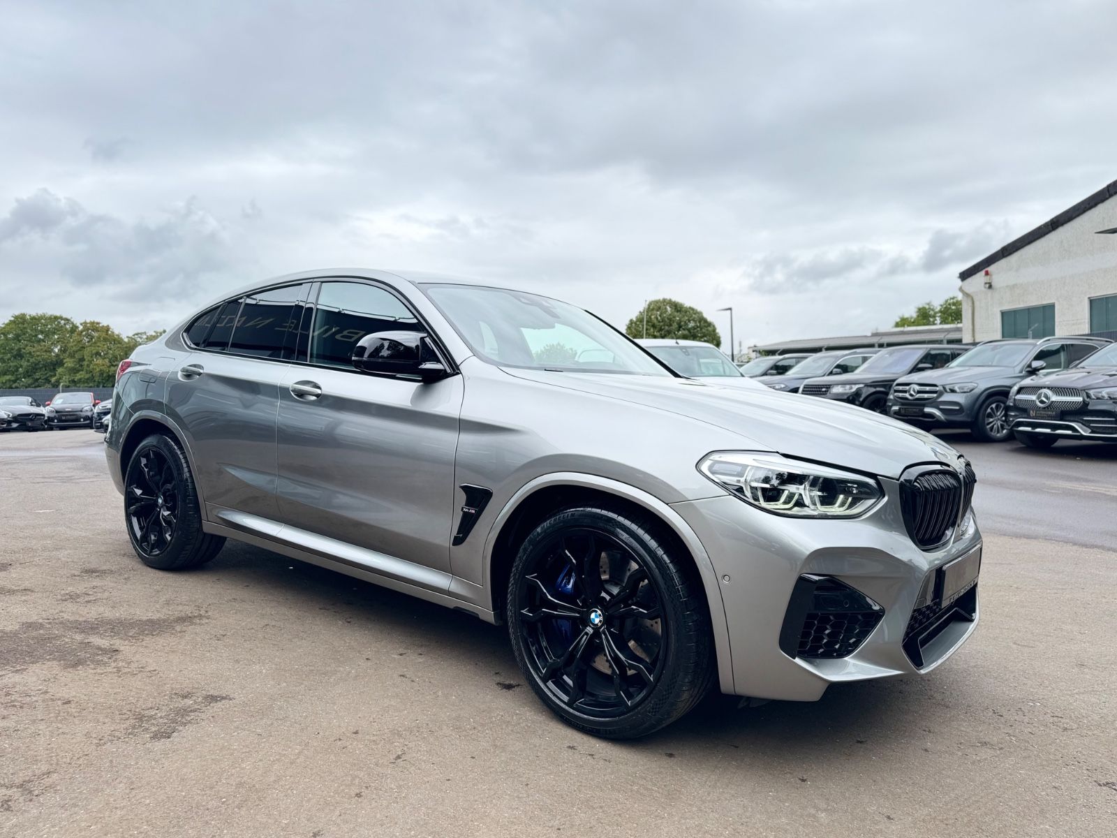Fahrzeugabbildung BMW X4M COMPETITION*CARBON*360°*21.Z*HEAD-UP*