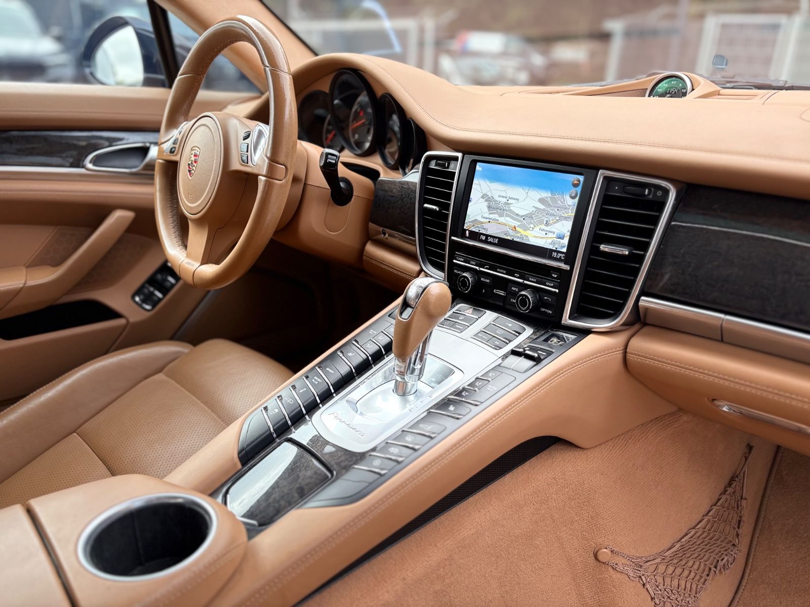Fahrzeugabbildung Porsche PANAMERA TURBO*LUFT*SPORTABGAS*SPORT CHRONO*