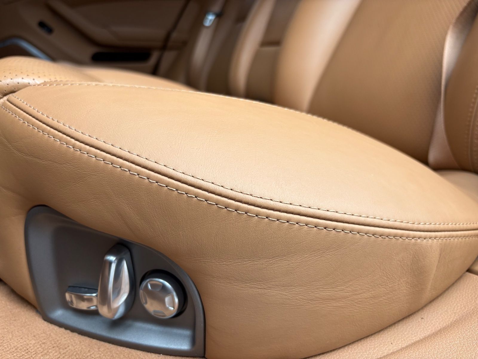 Fahrzeugabbildung Porsche PANAMERA TURBO*LUFT*SPORTABGAS*SPORT CHRONO*