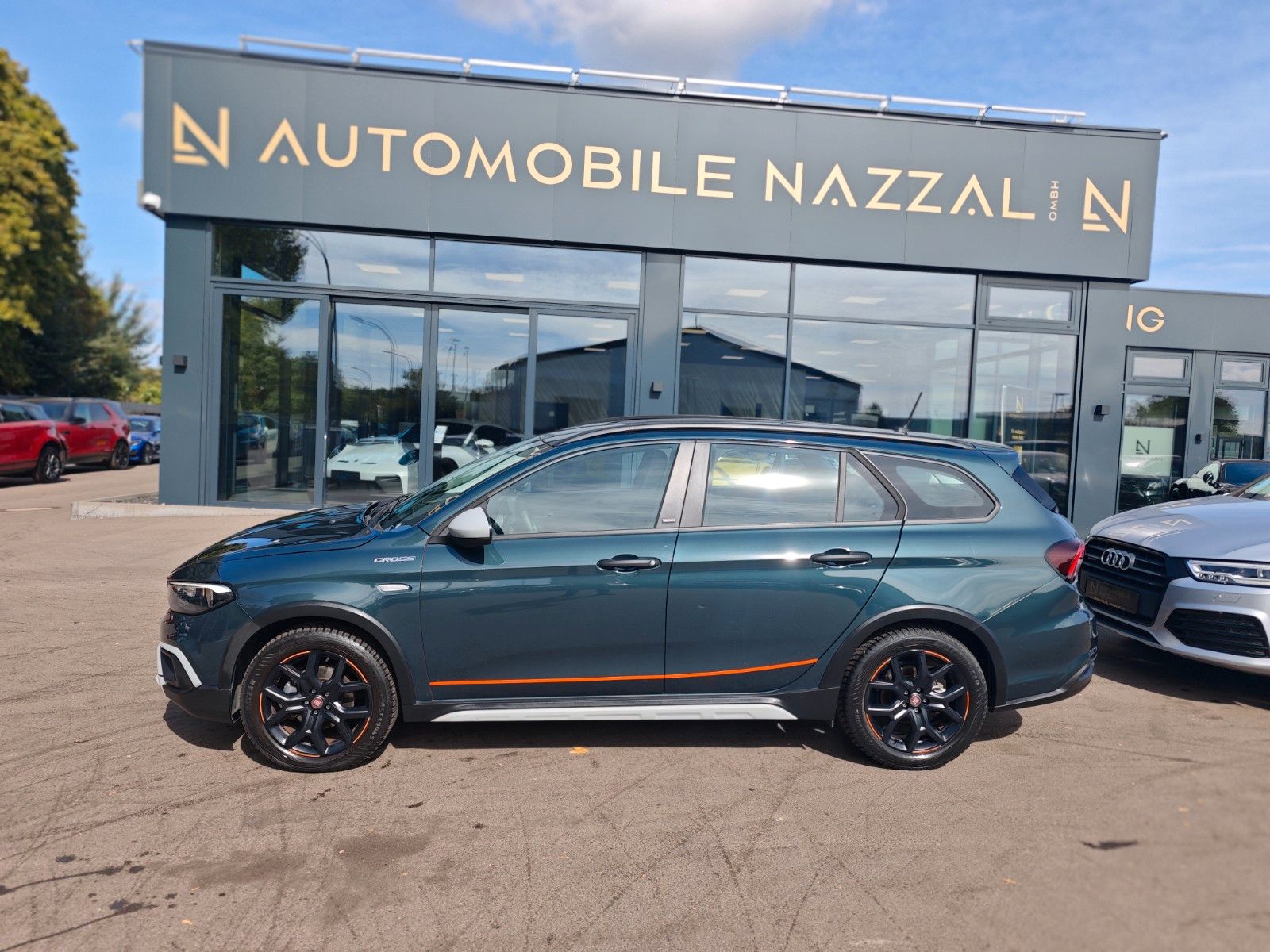 Fahrzeugabbildung Fiat TIPO CROSS *AUT*NAVI*KAM*KLIMA*VIRTUELL*GARMIN