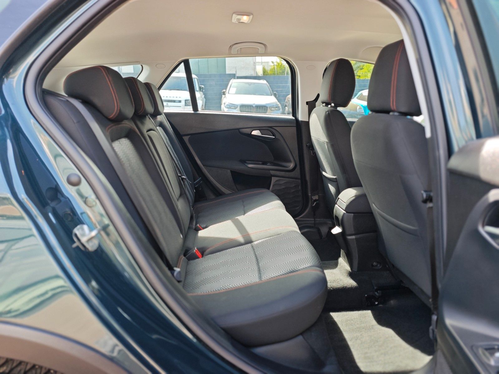 Fahrzeugabbildung Fiat TIPO CROSS *AUT*NAVI*KAM*KLIMA*VIRTUELL*GARMIN