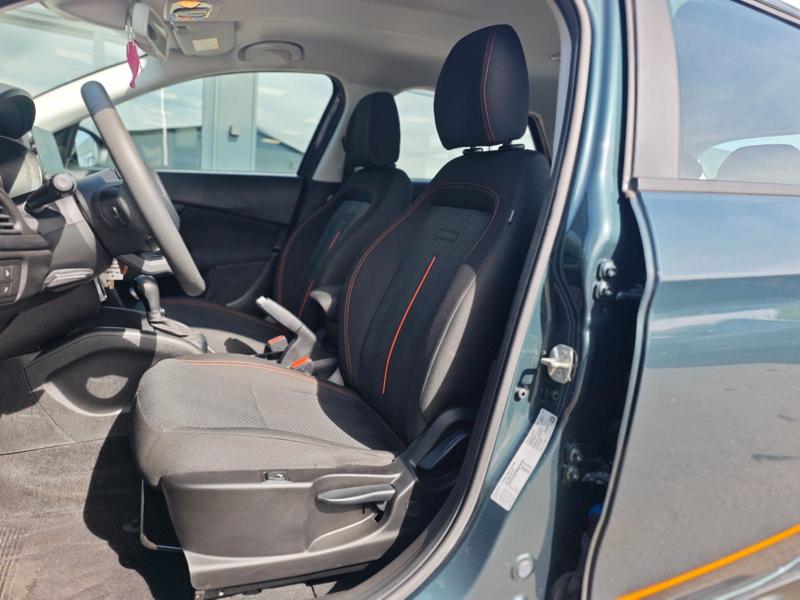 Fahrzeugabbildung Fiat TIPO CROSS *AUT*NAVI*KAM*KLIMA*VIRTUELL*GARMIN