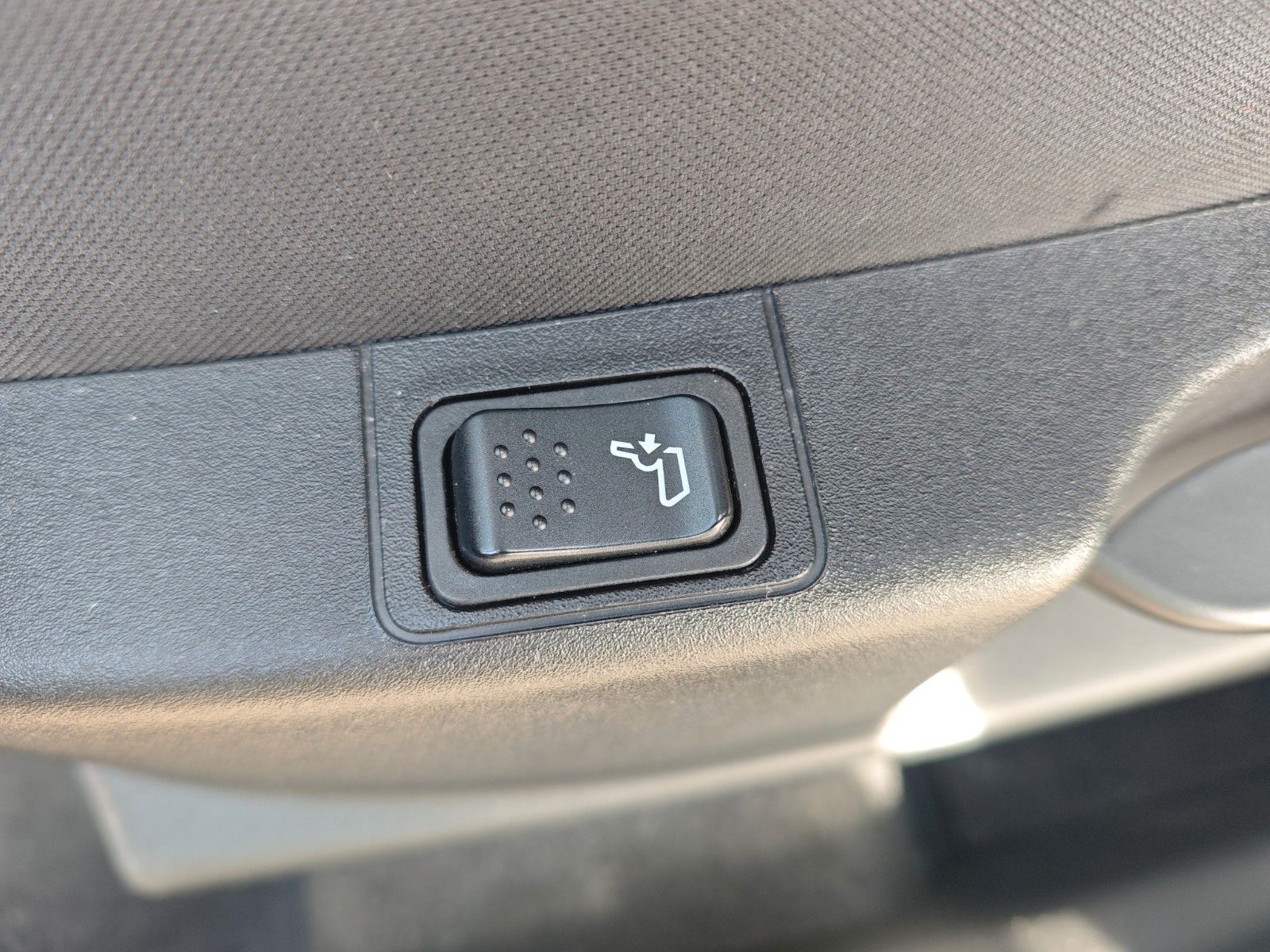 Fahrzeugabbildung Fiat TIPO CROSS *AUT*NAVI*KAM*KLIMA*VIRTUELL*GARMIN