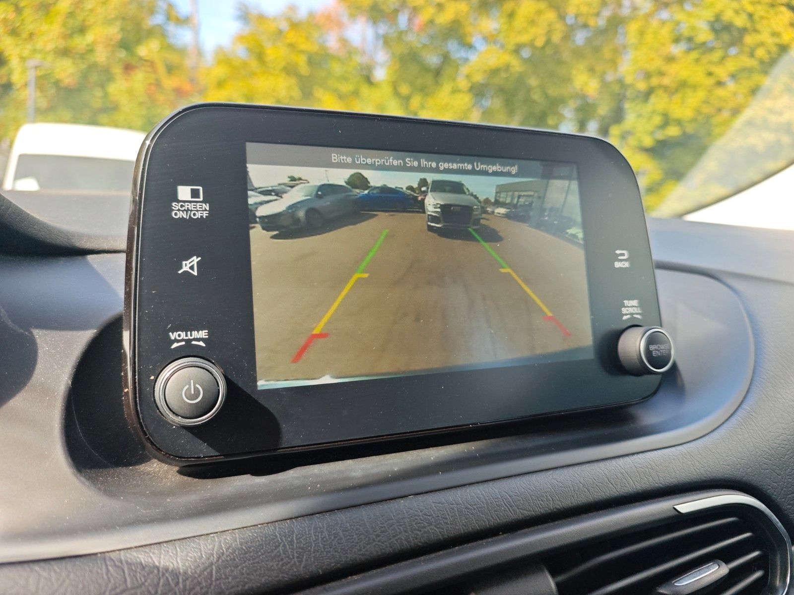 Fahrzeugabbildung Fiat TIPO CROSS *AUT*NAVI*KAM*KLIMA*VIRTUELL*GARMIN