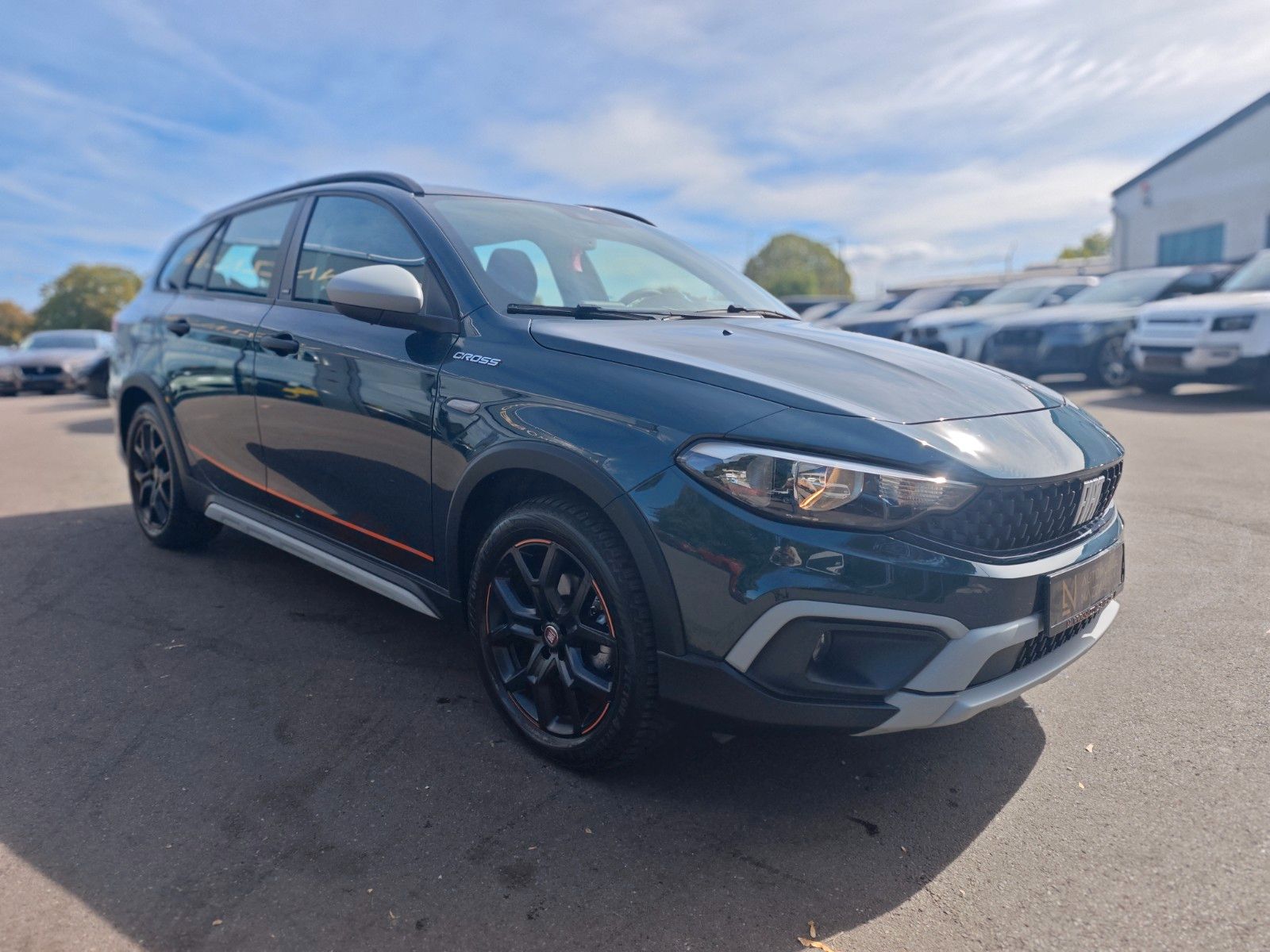 Fahrzeugabbildung Fiat TIPO CROSS *AUT*NAVI*KAM*KLIMA*VIRTUELL*GARMIN
