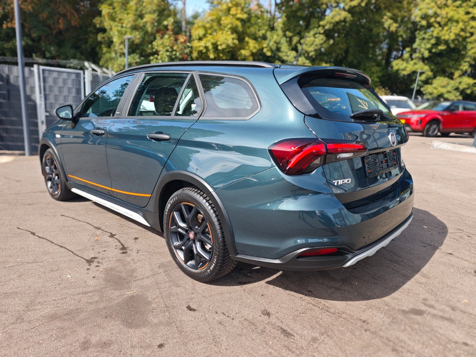 Fahrzeugabbildung Fiat TIPO CROSS *AUT*NAVI*KAM*KLIMA*VIRTUELL*GARMIN
