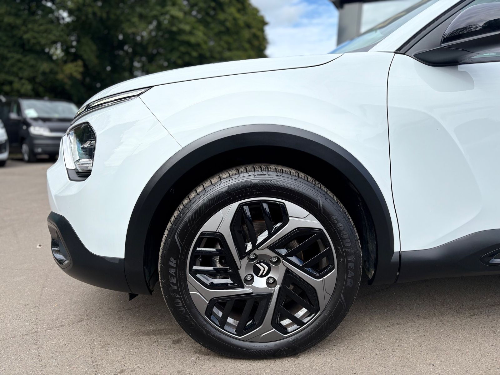 Fahrzeugabbildung Citroën C4 LIM*VOLL-LED*NAVI*PDC*DESIGN RAD*TOP