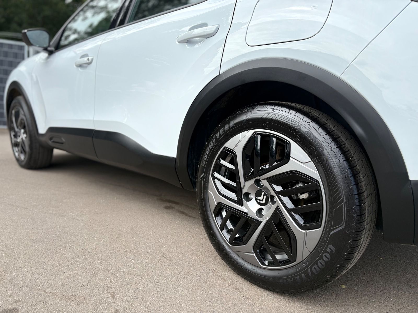Fahrzeugabbildung Citroën C4 LIM*VOLL-LED*NAVI*PDC*DESIGN RAD*TOP