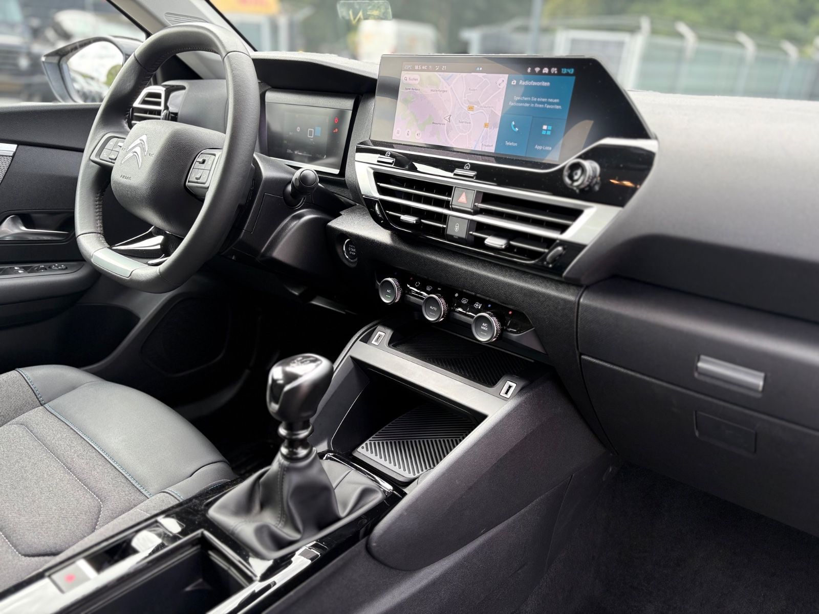 Fahrzeugabbildung Citroën C4 LIM*VOLL-LED*NAVI*PDC*DESIGN RAD*TOP