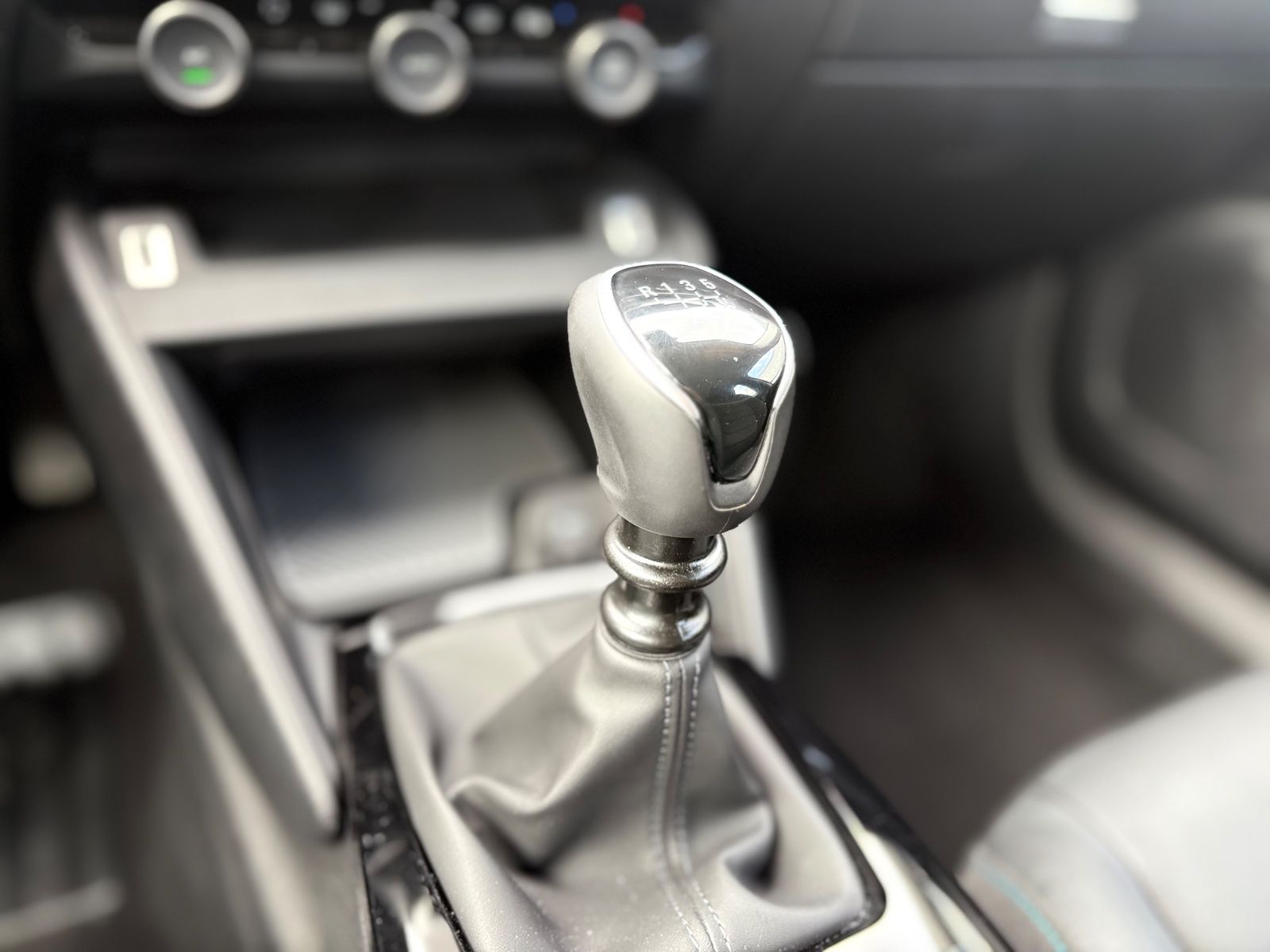 Fahrzeugabbildung Citroën C4 LIM*VOLL-LED*NAVI*PDC*DESIGN RAD*TOP