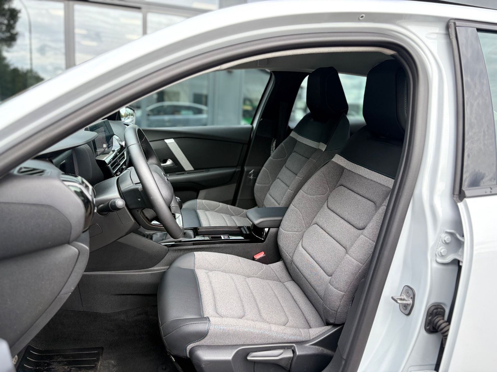Fahrzeugabbildung Citroën C4 LIM*VOLL-LED*NAVI*PDC*DESIGN RAD*TOP