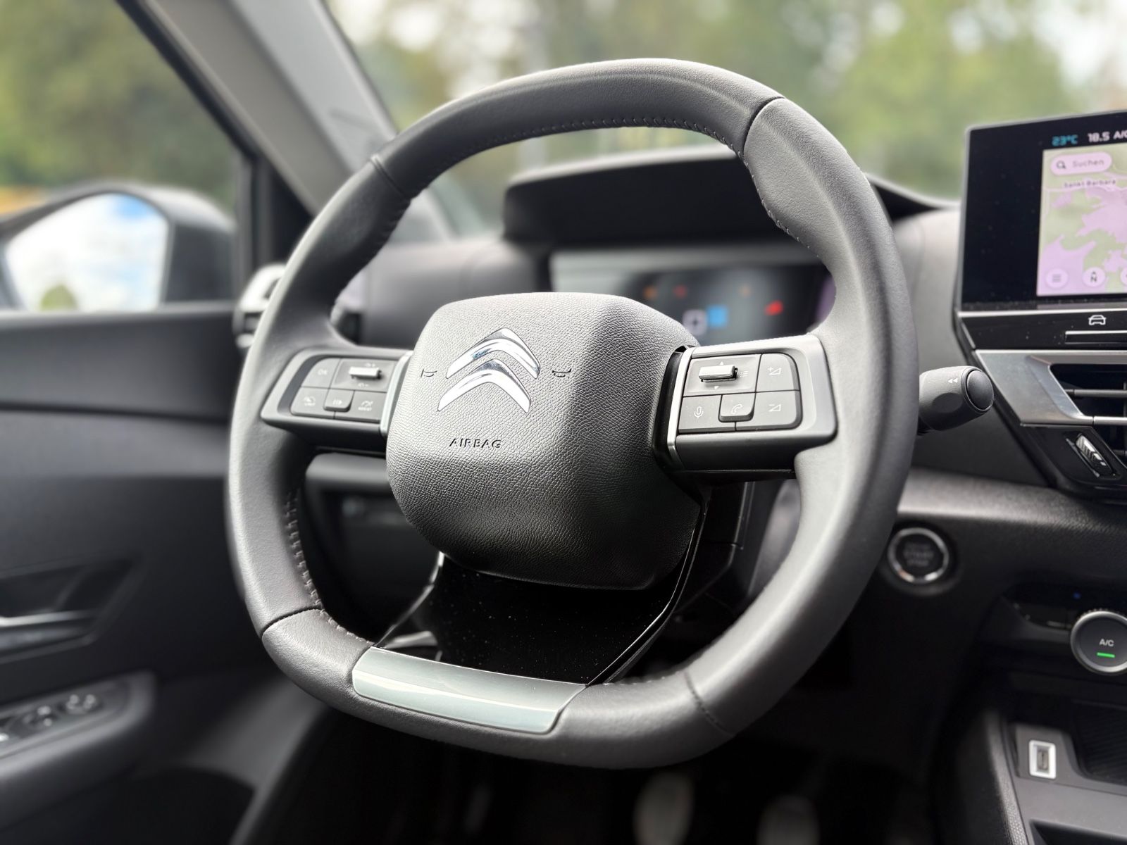 Fahrzeugabbildung Citroën C4 LIM*VOLL-LED*NAVI*PDC*DESIGN RAD*TOP