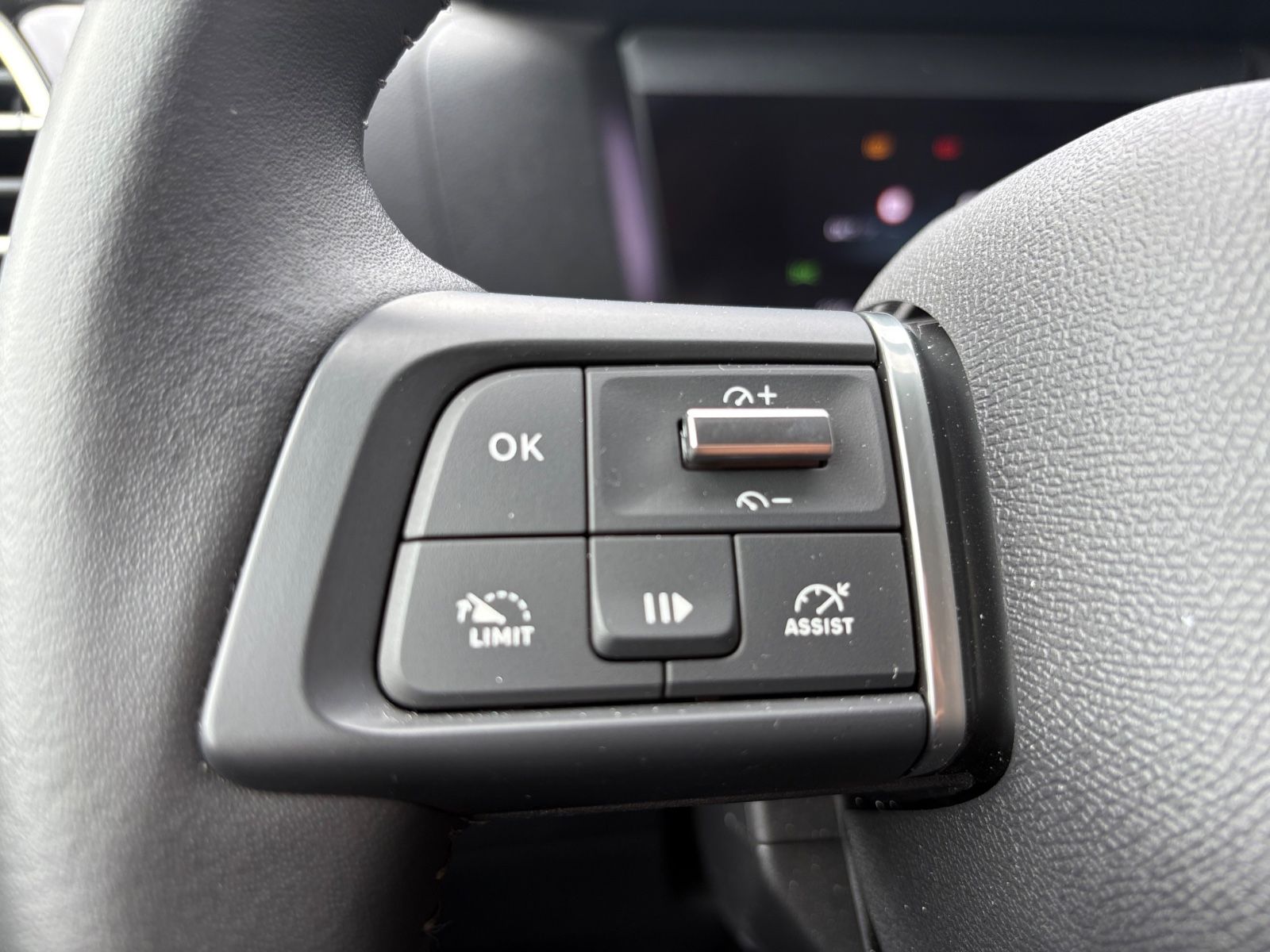 Fahrzeugabbildung Citroën C4 LIM*VOLL-LED*NAVI*PDC*DESIGN RAD*TOP