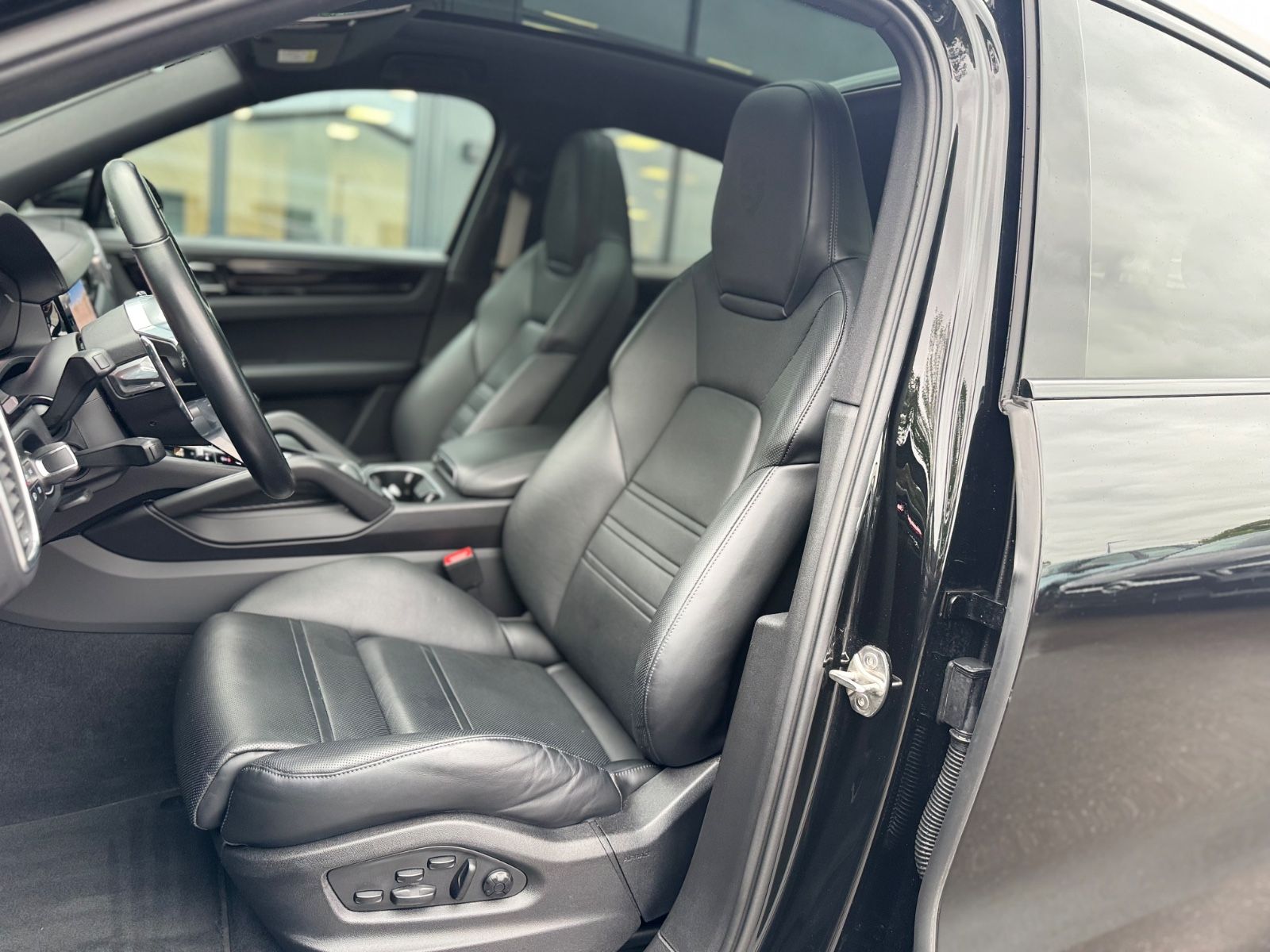 Fahrzeugabbildung Porsche CAYENNE COUPE PLATINIUM EDITION*PANORAMA*21.ZOLL