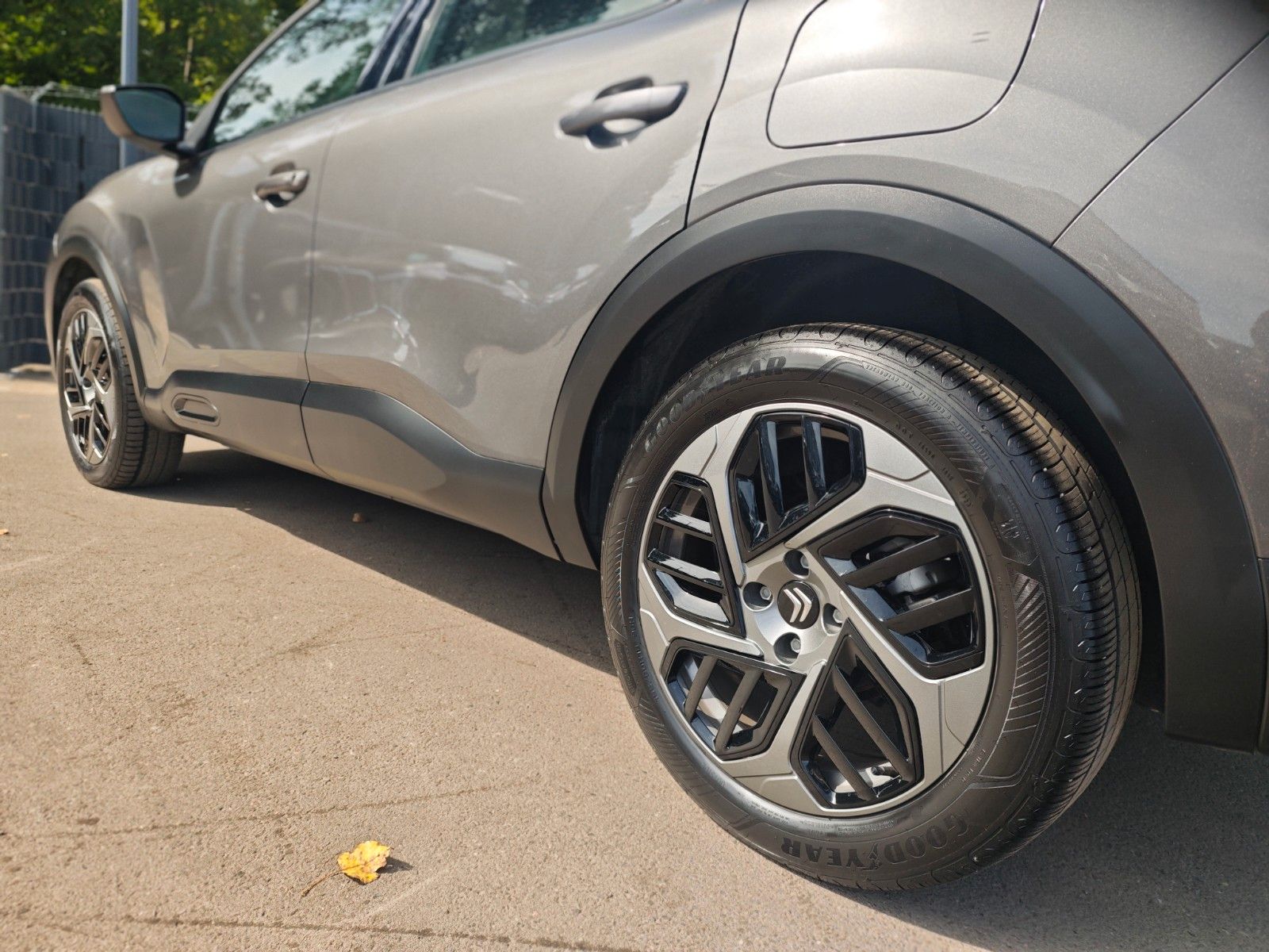 Fahrzeugabbildung Citroën C4 LIM.PLUS*VOLL-LED*NAVI*KAMERA*