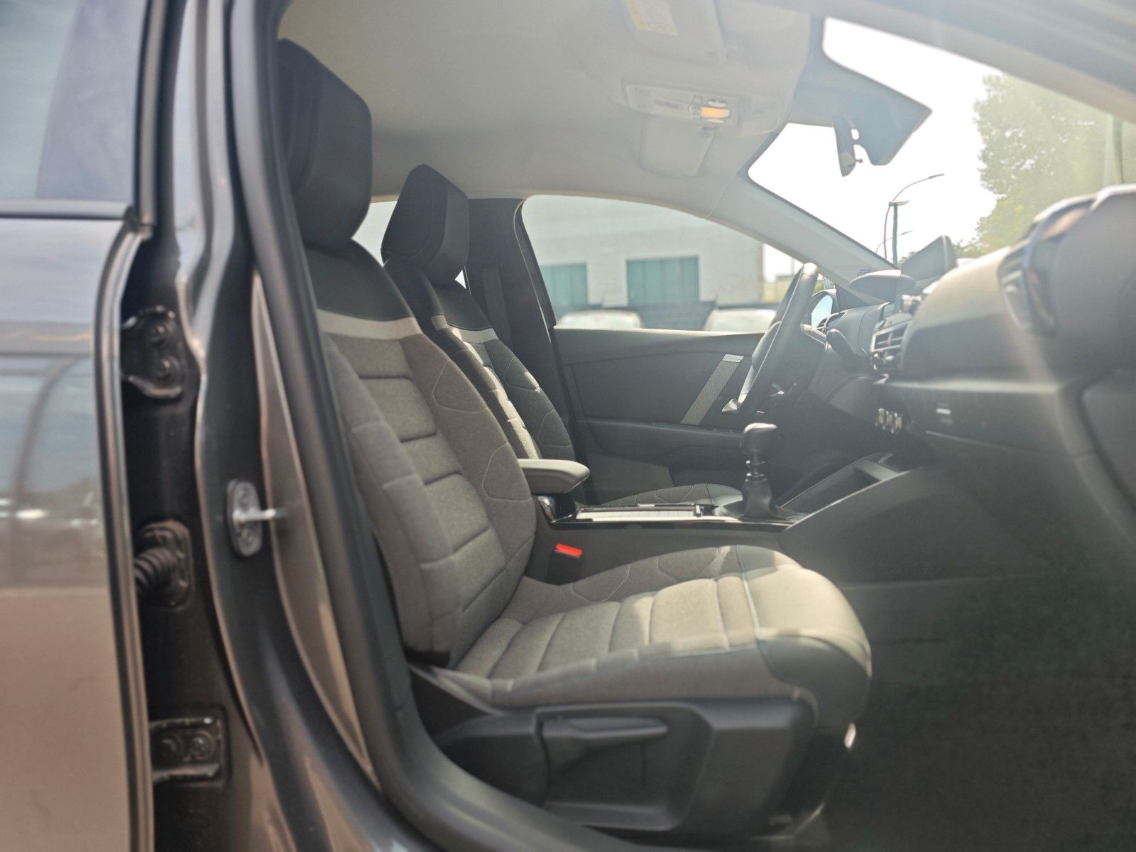 Fahrzeugabbildung Citroën C4 LIM.PLUS*VOLL-LED*NAVI*KAMERA*