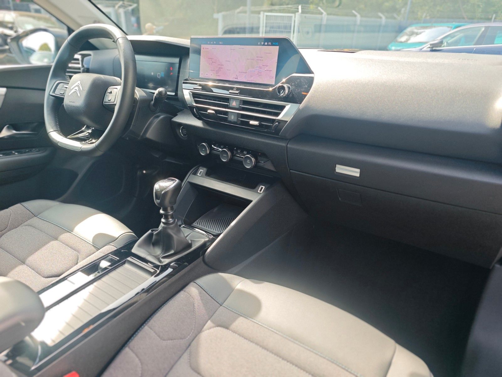 Fahrzeugabbildung Citroën C4 LIM.PLUS*VOLL-LED*NAVI*KAMERA*