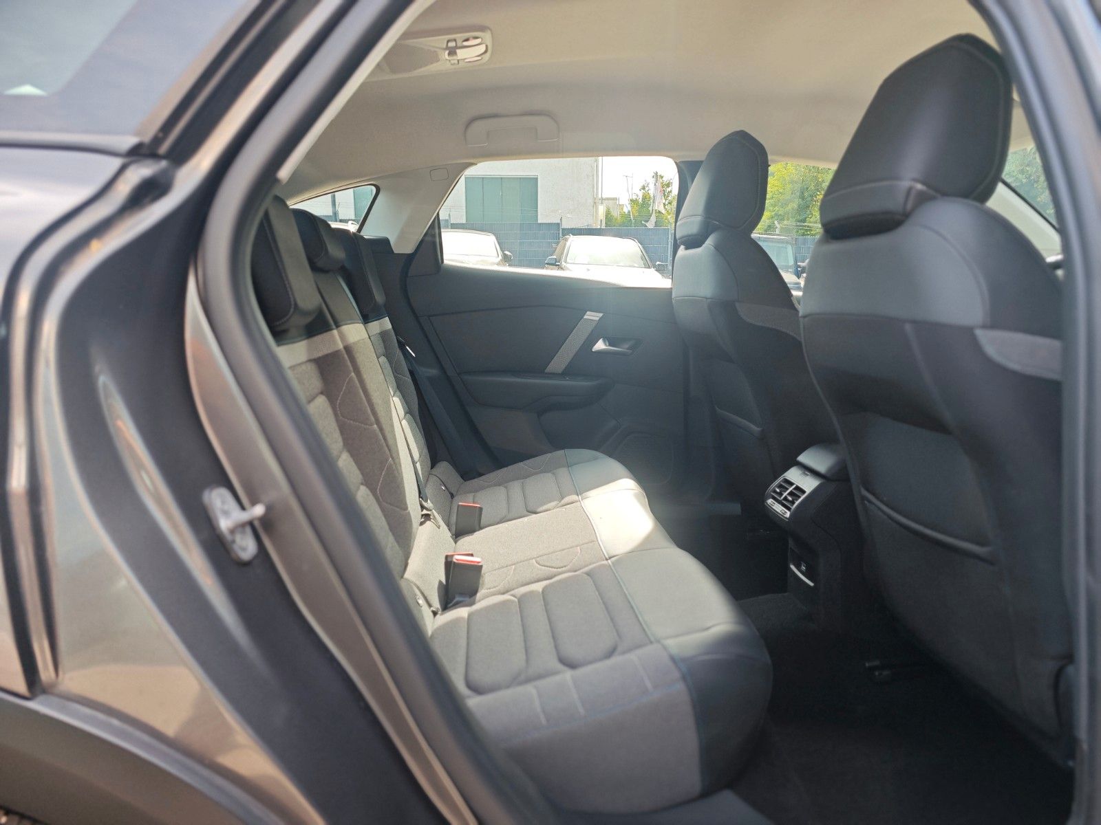 Fahrzeugabbildung Citroën C4 LIM.PLUS*VOLL-LED*NAVI*KAMERA*
