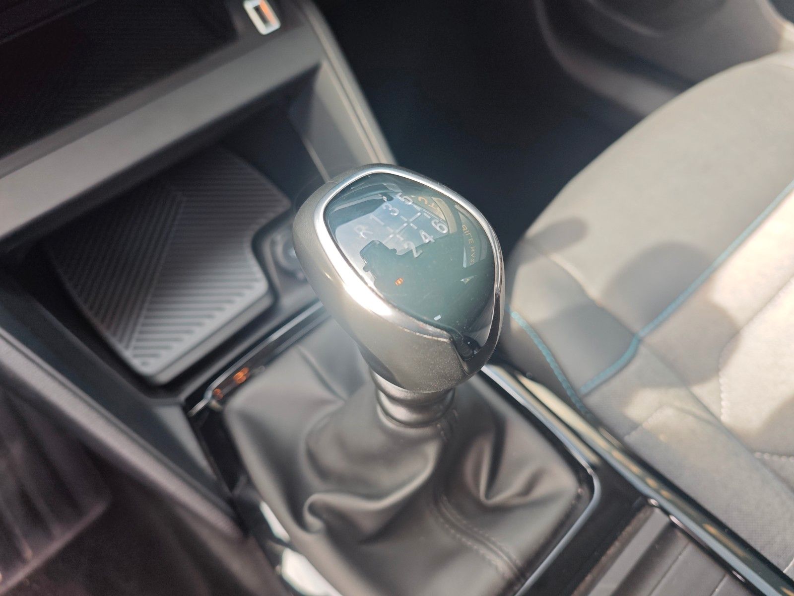 Fahrzeugabbildung Citroën C4 LIM.PLUS*VOLL-LED*NAVI*KAMERA*