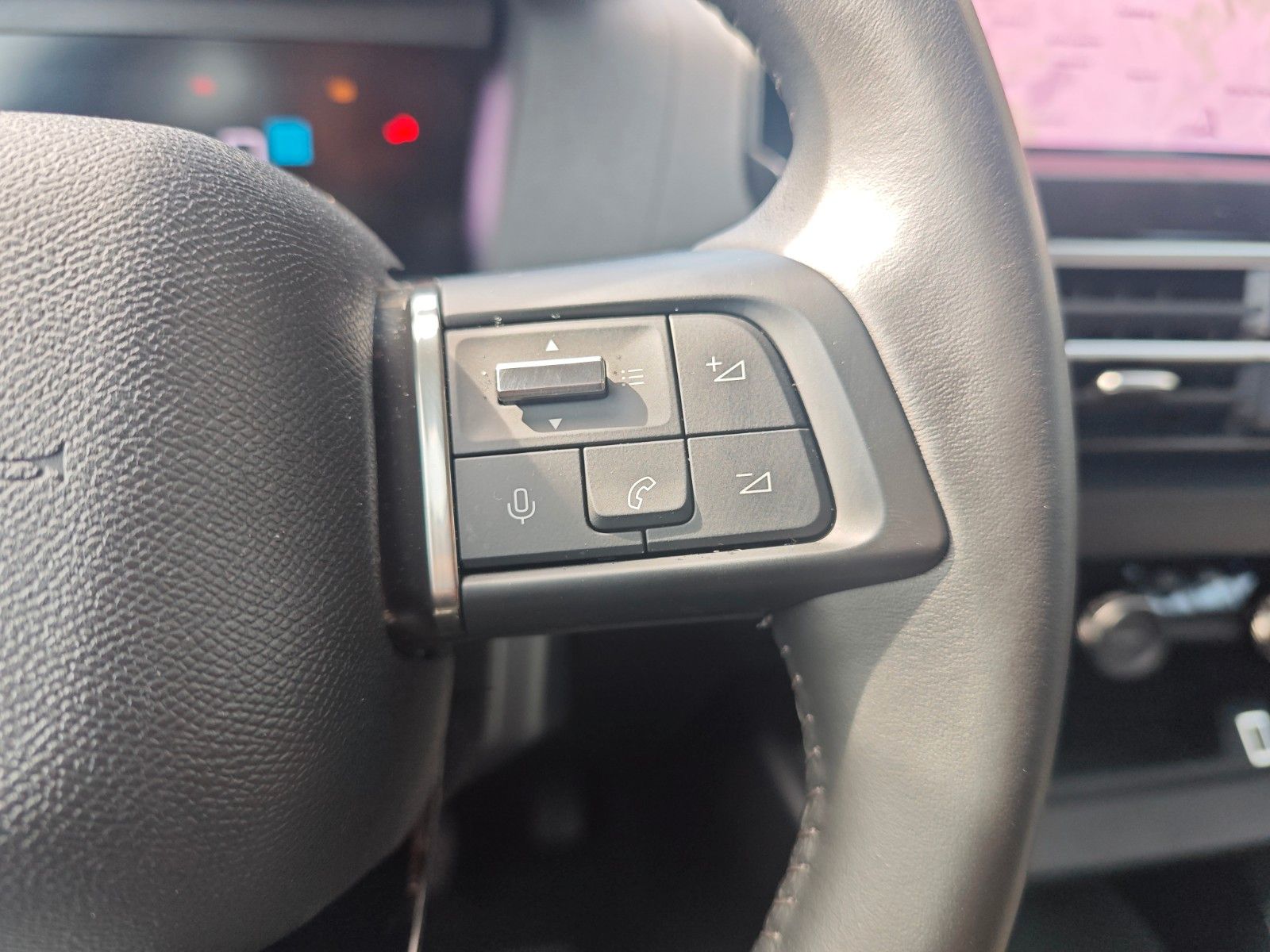 Fahrzeugabbildung Citroën C4 LIM.PLUS*VOLL-LED*NAVI*KAMERA*