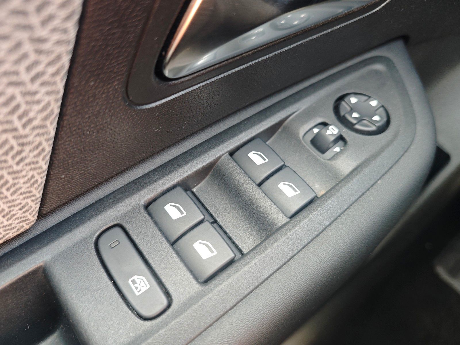 Fahrzeugabbildung Citroën C4 LIM.PLUS*VOLL-LED*NAVI*KAMERA*