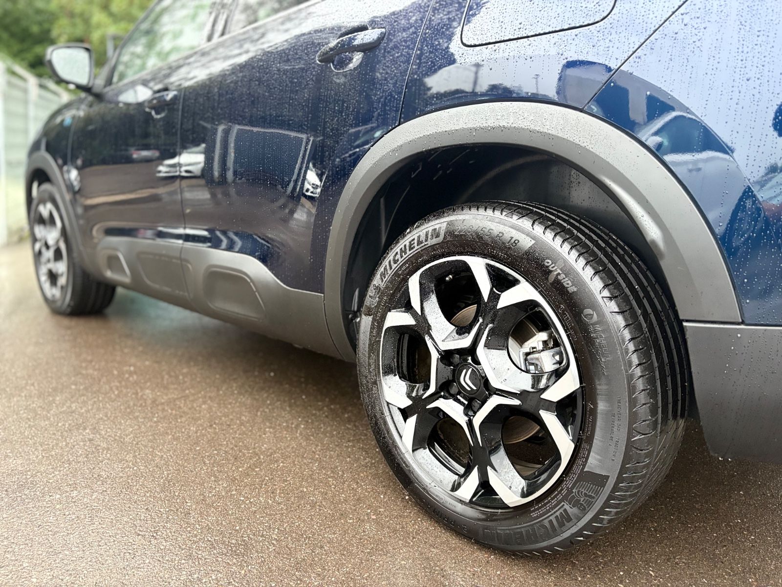 Fahrzeugabbildung Citroën C5 AIRCROSS HYBRID EAT8 PLUS*VOLL-LED*VIRTUELL *
