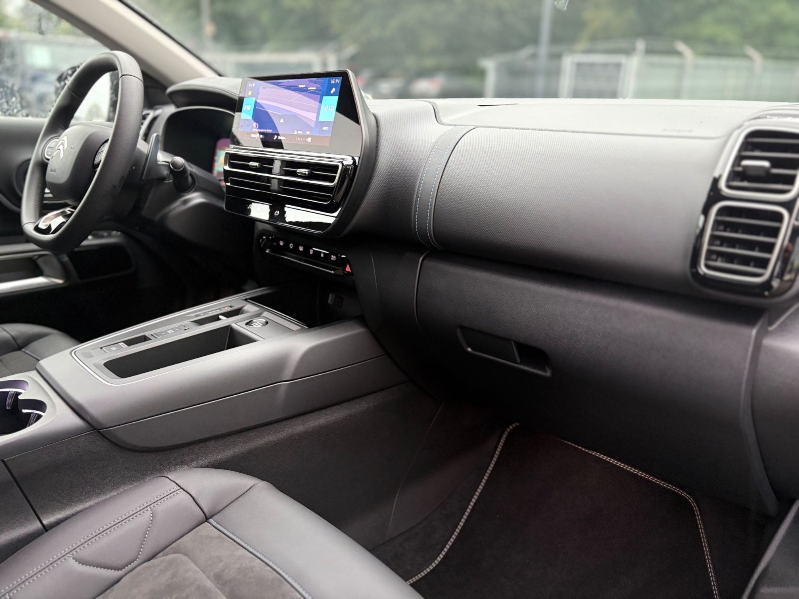 Fahrzeugabbildung Citroën C5 AIRCROSS HYBRID EAT8 PLUS*VOLL-LED*VIRTUELL *