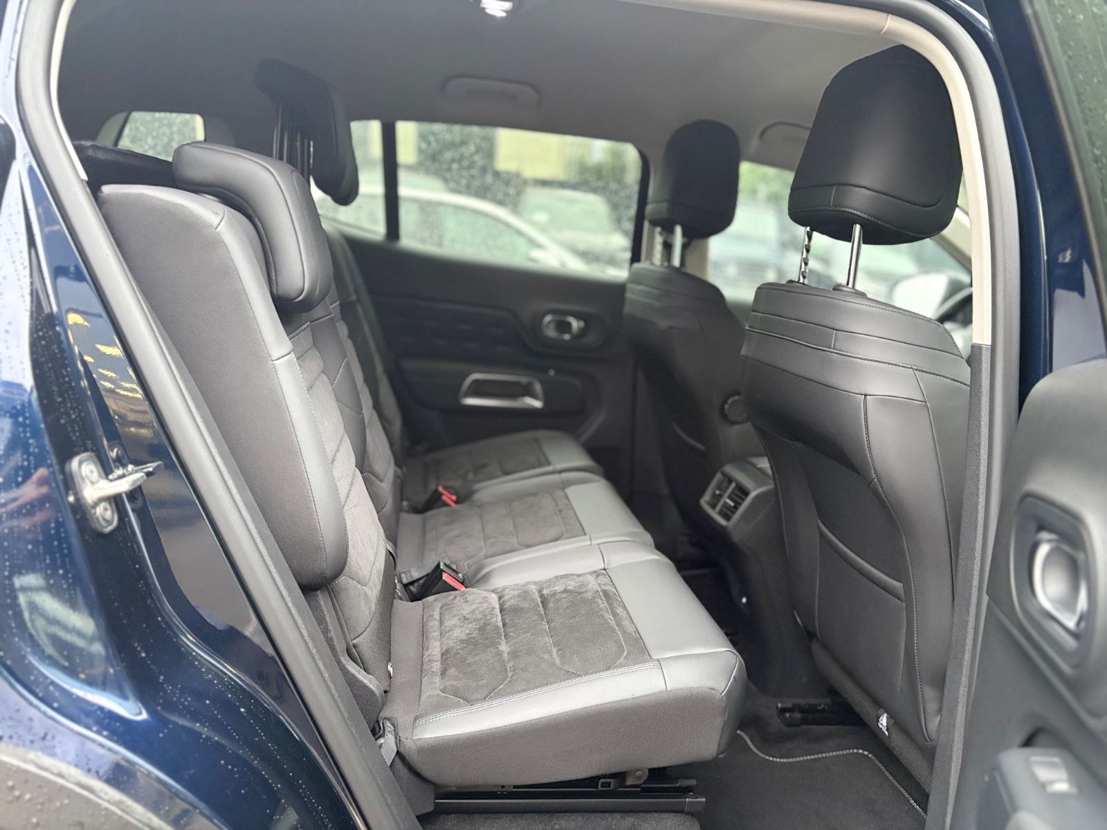 Fahrzeugabbildung Citroën C5 AIRCROSS HYBRID EAT8 PLUS*VOLL-LED*VIRTUELL *