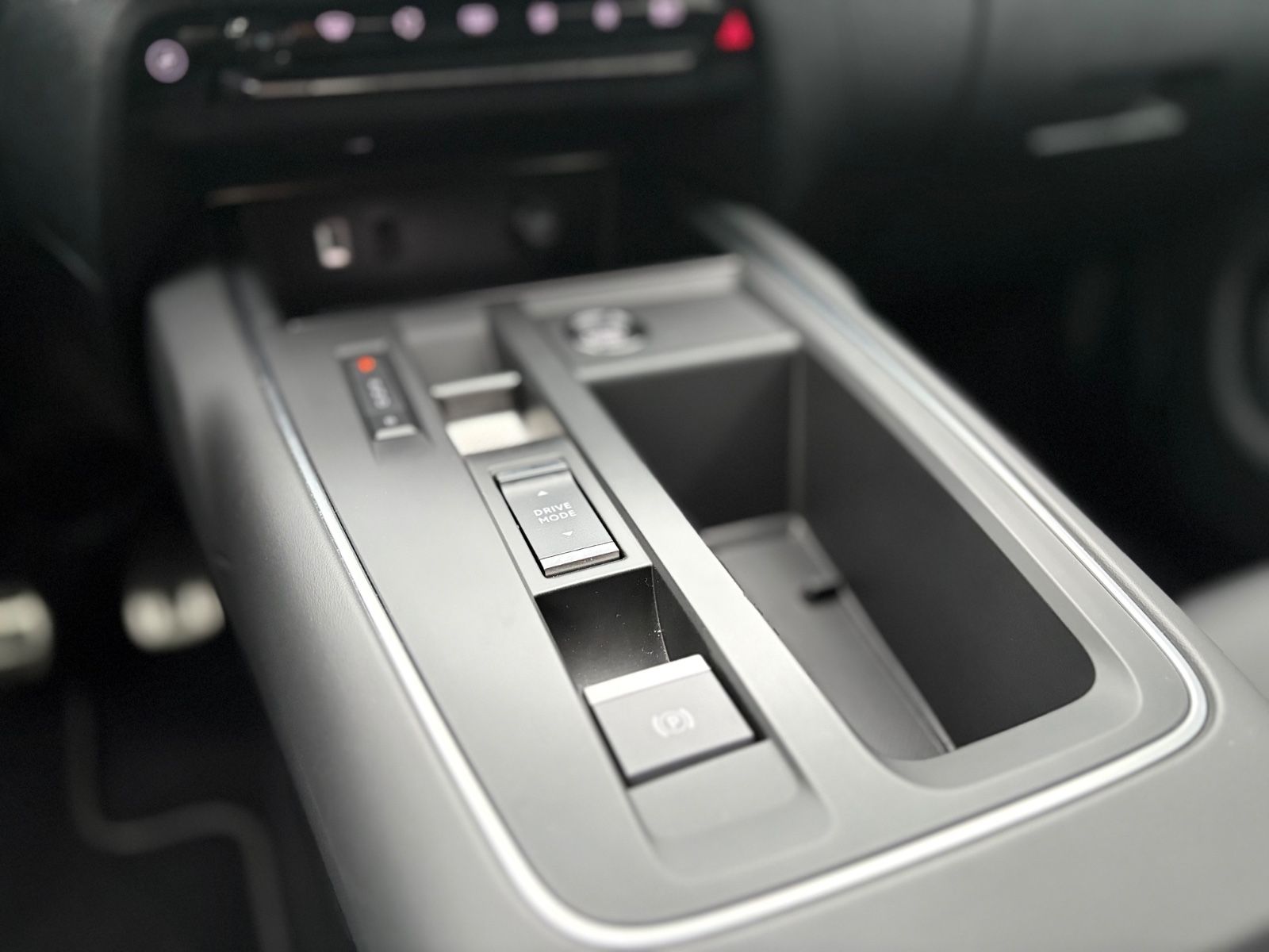 Fahrzeugabbildung Citroën C5 AIRCROSS HYBRID EAT8 PLUS*VOLL-LED*VIRTUELL *