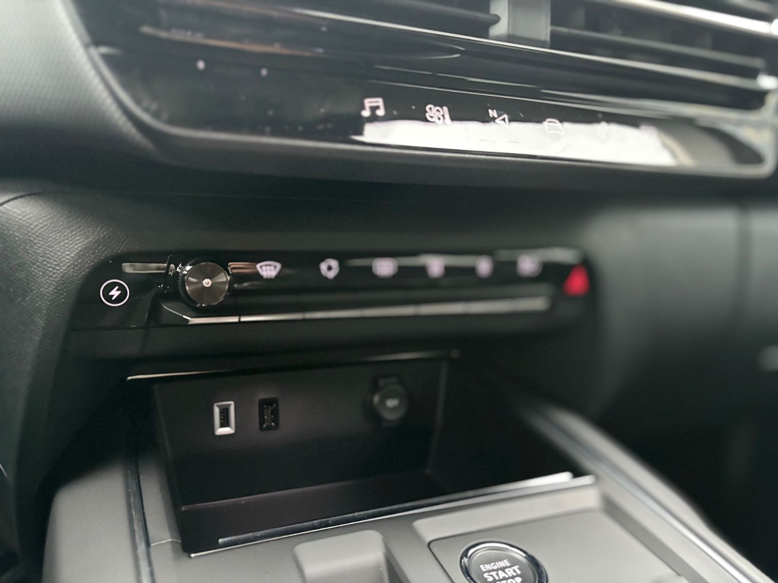 Fahrzeugabbildung Citroën C5 AIRCROSS HYBRID EAT8 PLUS*VOLL-LED*VIRTUELL *