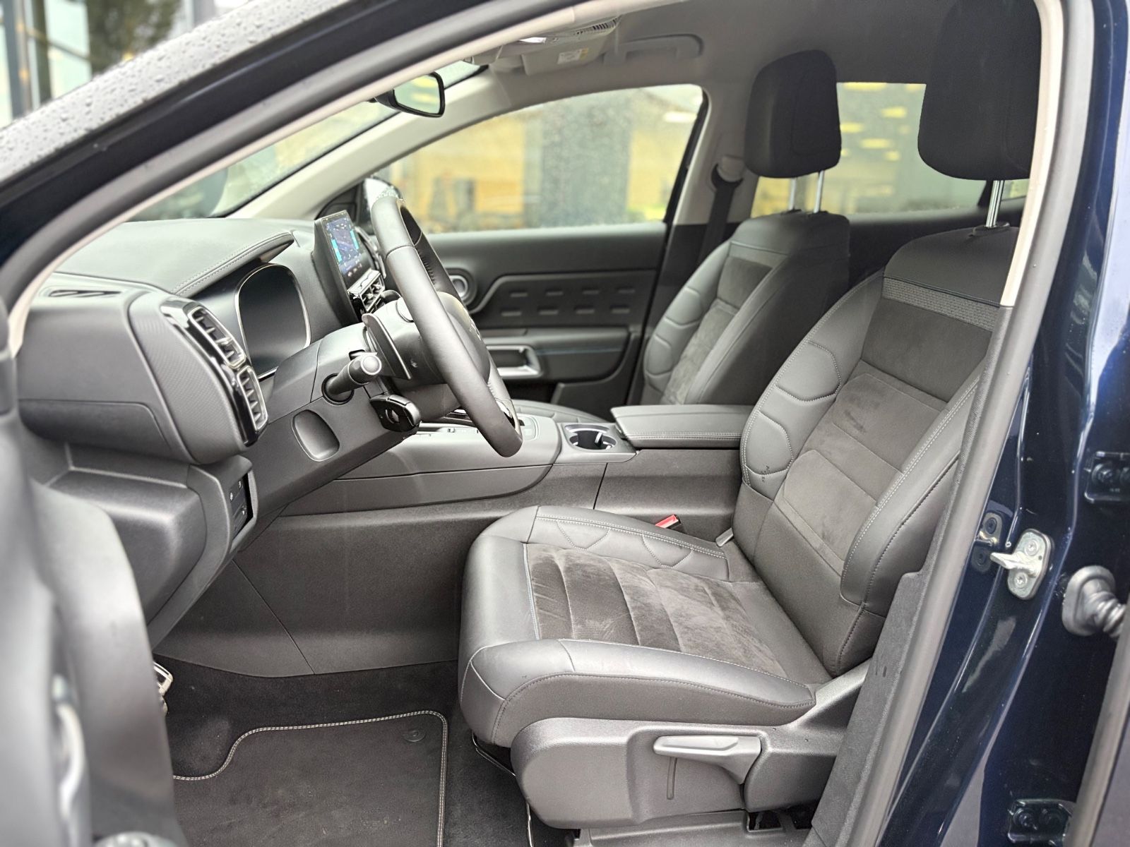 Fahrzeugabbildung Citroën C5 AIRCROSS HYBRID EAT8 PLUS*VOLL-LED*VIRTUELL *