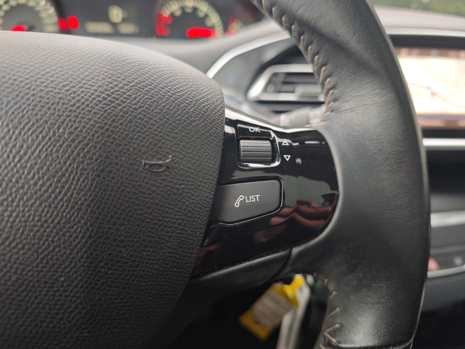 Fahrzeugabbildung Peugeot 308*PANORAMA* NAVI*PDC*FACELIFT*KLIMAAUTOMATIK*