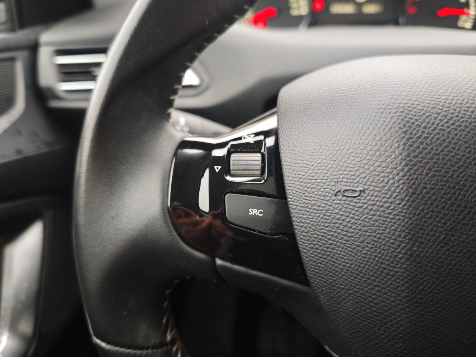 Fahrzeugabbildung Peugeot 308*PANORAMA* NAVI*PDC*FACELIFT*KLIMAAUTOMATIK*