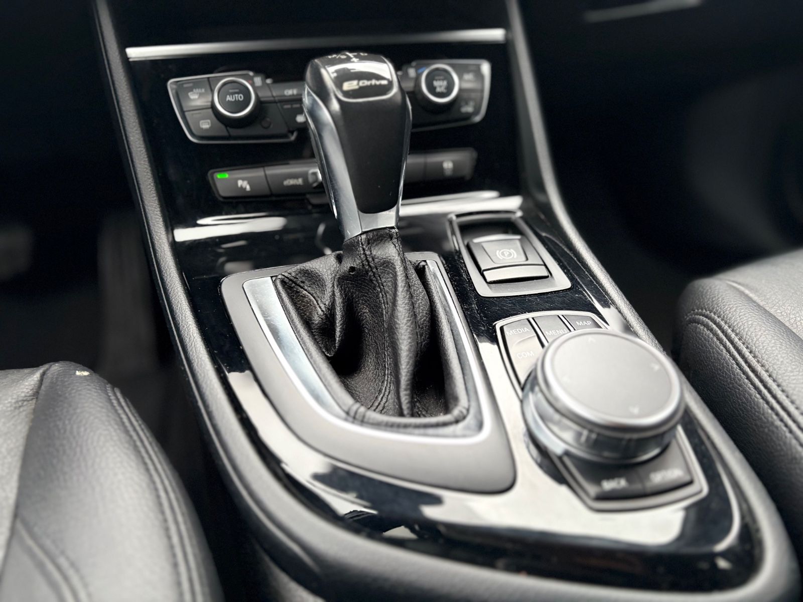 Fahrzeugabbildung BMW 225 XE ACTIVE TOURER ADVANTAGE *NAVI*KAMERA*