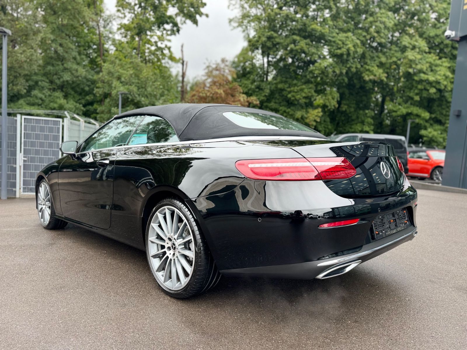 Fahrzeugabbildung Mercedes-Benz E 200 CABRIO*AMG 20ZOLL*WIDESCREEN*