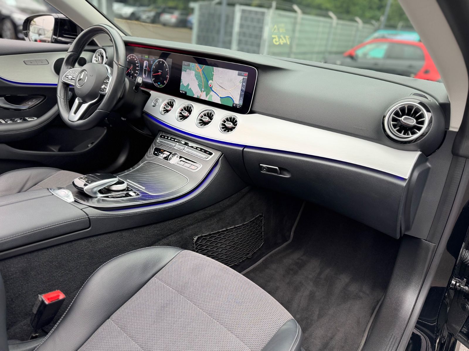 Fahrzeugabbildung Mercedes-Benz E 200 CABRIO*AMG 20ZOLL*WIDESCREEN*