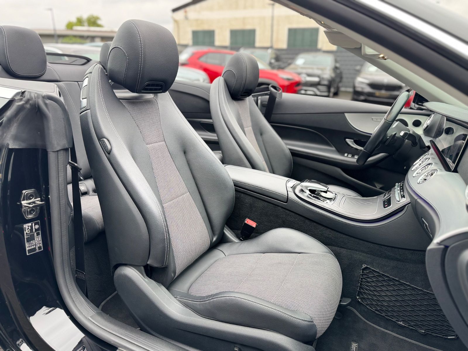 Fahrzeugabbildung Mercedes-Benz E 200 CABRIO*AMG 20ZOLL*WIDESCREEN*