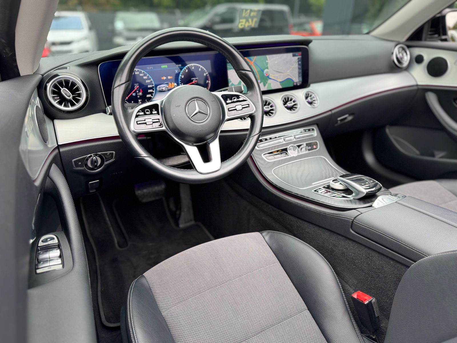 Fahrzeugabbildung Mercedes-Benz E 200 CABRIO*AMG 20ZOLL*WIDESCREEN*