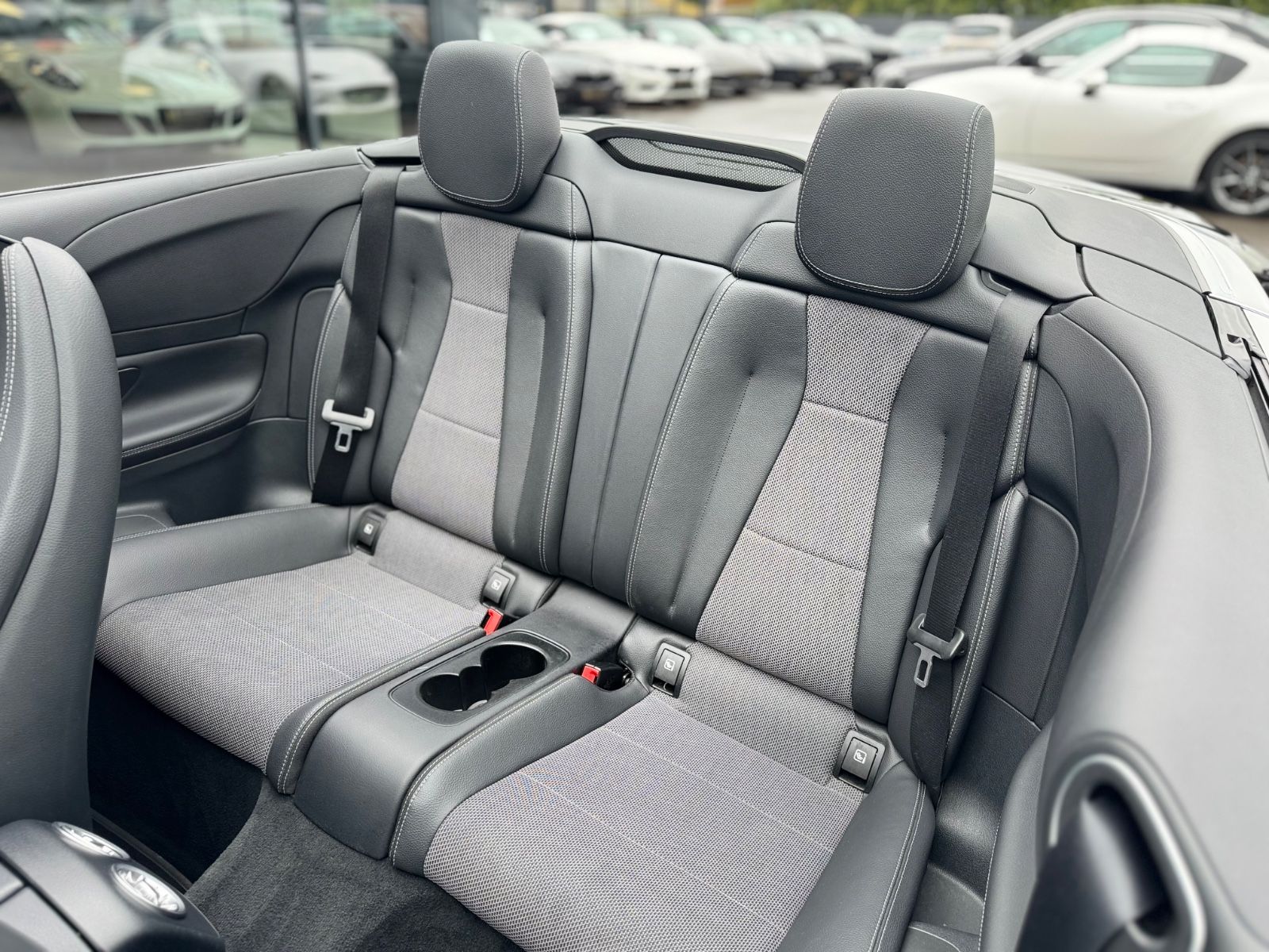 Fahrzeugabbildung Mercedes-Benz E 200 CABRIO*AMG 20ZOLL*WIDESCREEN*