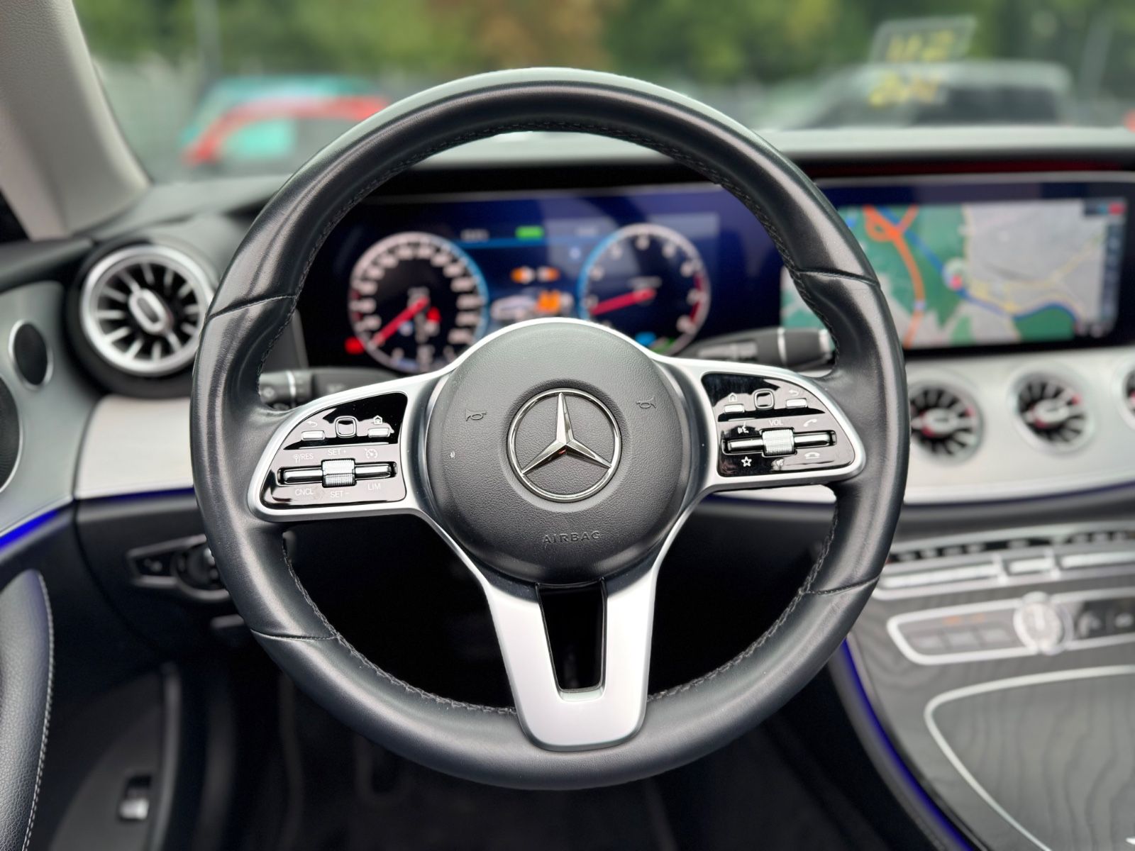 Fahrzeugabbildung Mercedes-Benz E 200 CABRIO*AMG 20ZOLL*WIDESCREEN*