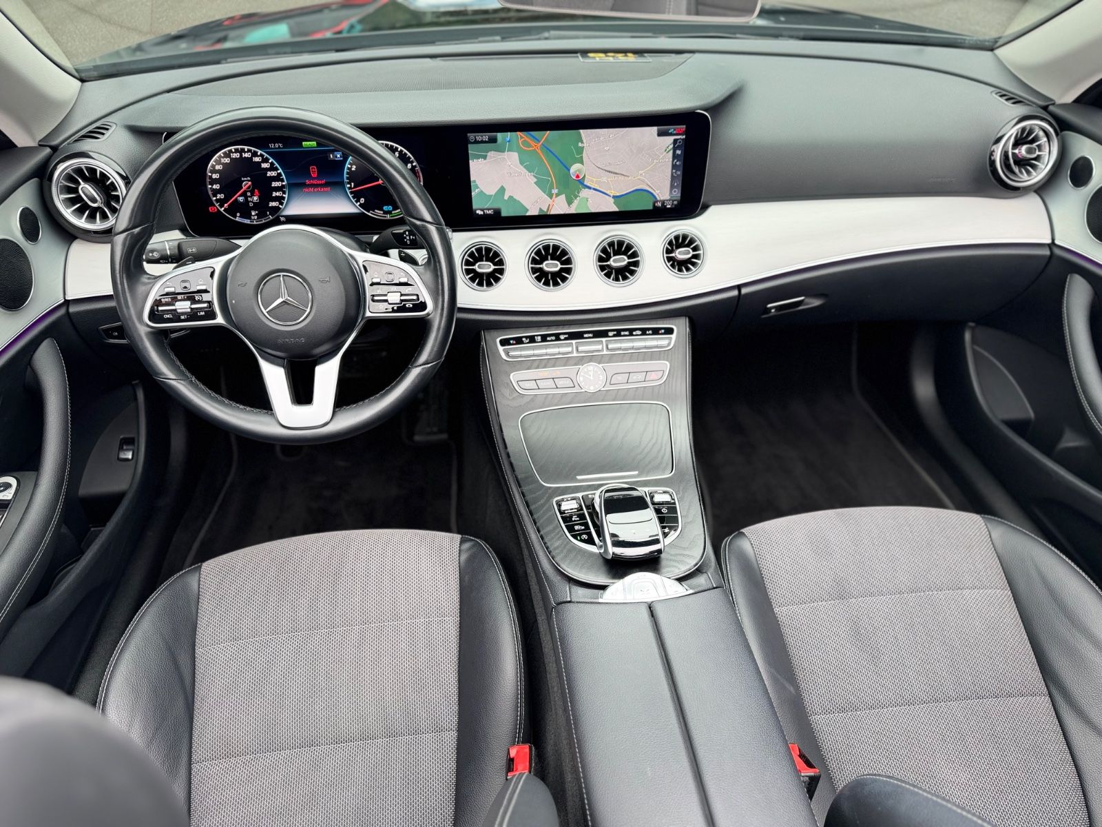 Fahrzeugabbildung Mercedes-Benz E 200 CABRIO*AMG 20ZOLL*WIDESCREEN*