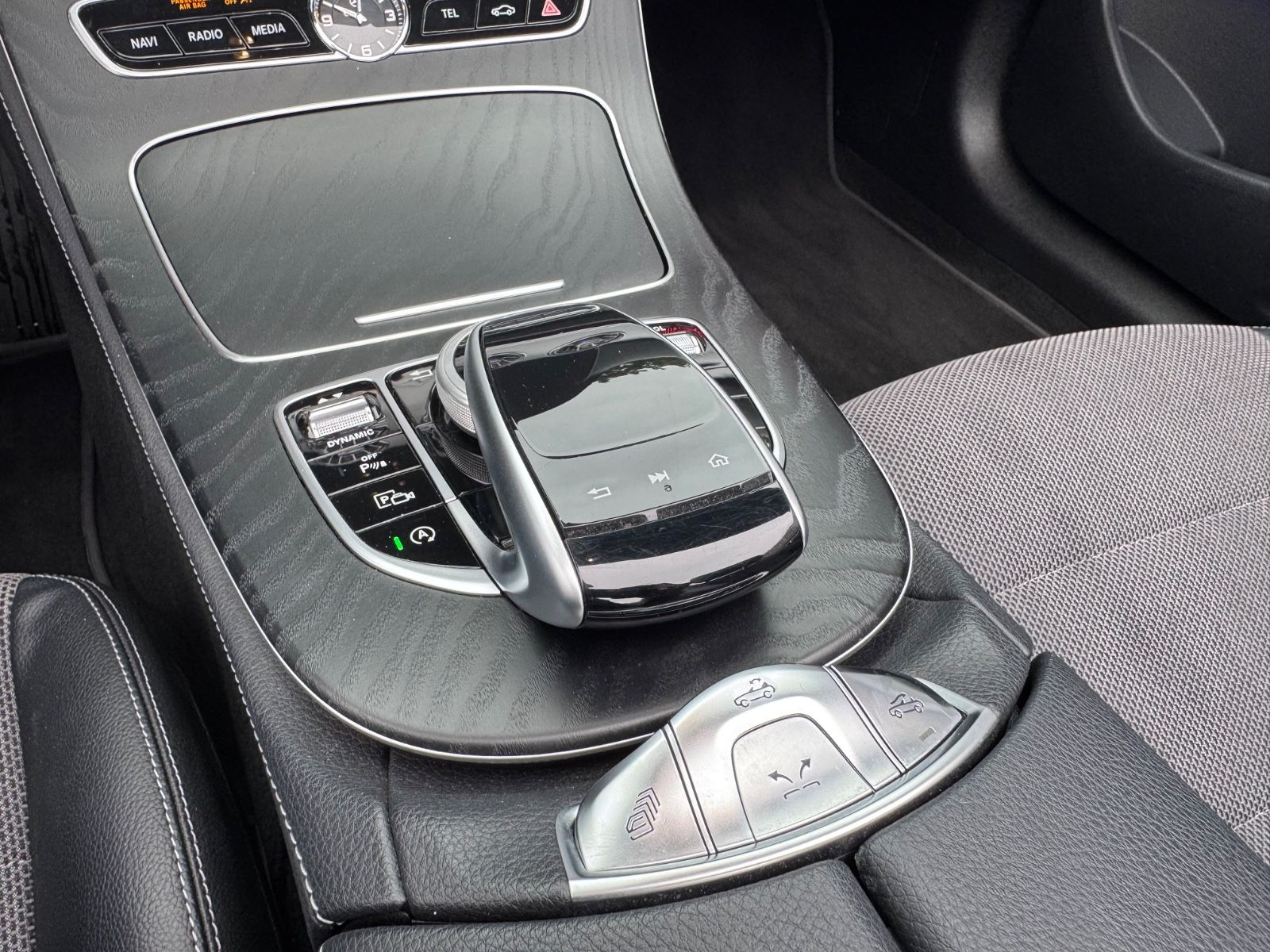 Fahrzeugabbildung Mercedes-Benz E 200 CABRIO*AMG 20ZOLL*WIDESCREEN*
