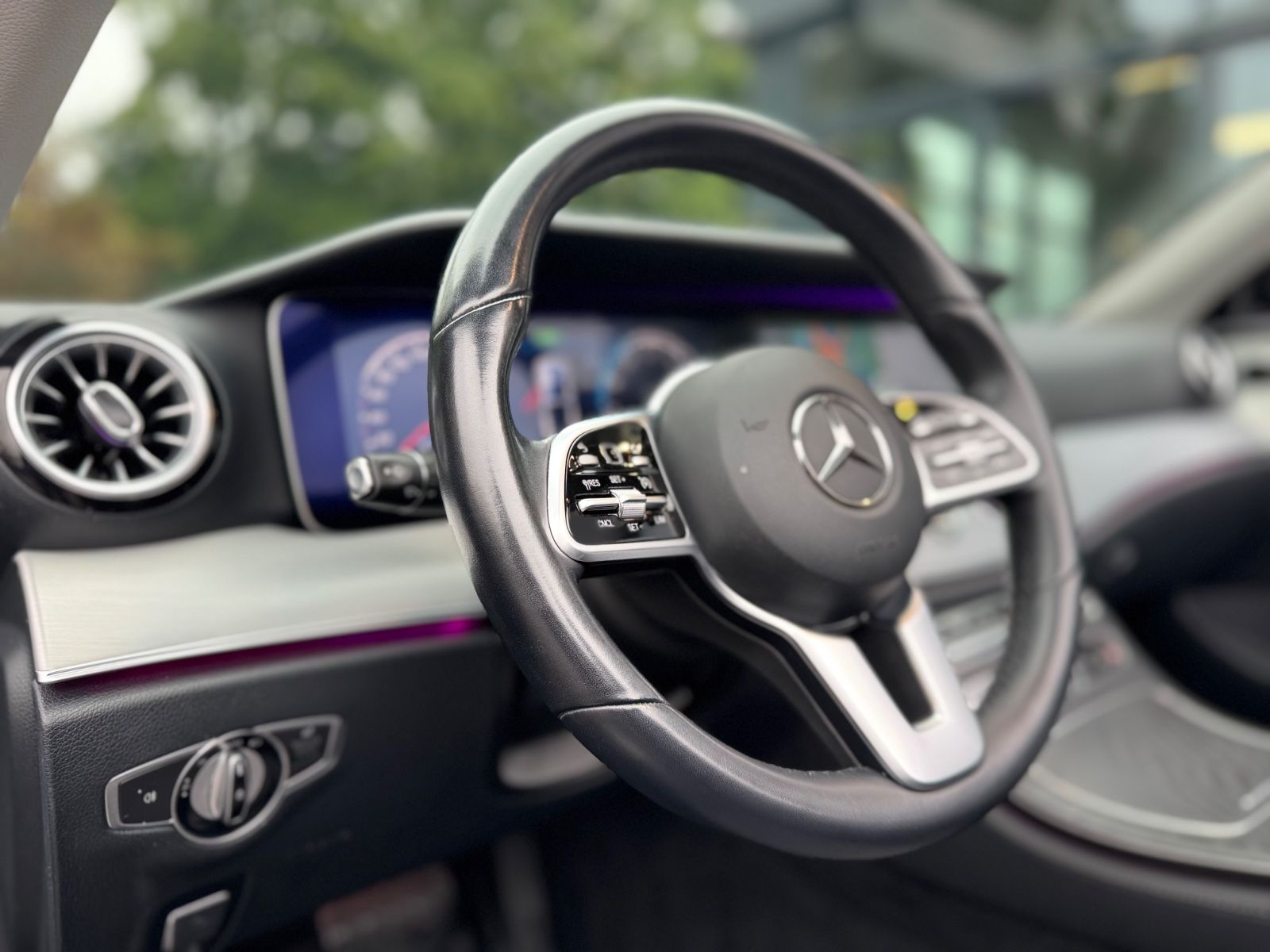 Fahrzeugabbildung Mercedes-Benz E 200 CABRIO*AMG 20ZOLL*WIDESCREEN*