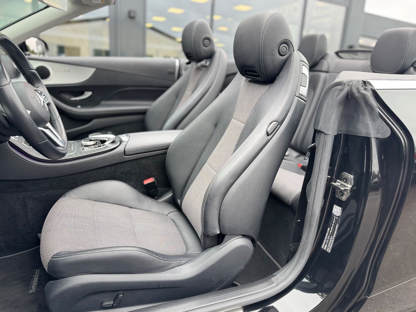Fahrzeugabbildung Mercedes-Benz E 200 CABRIO*AMG 20ZOLL*WIDESCREEN*