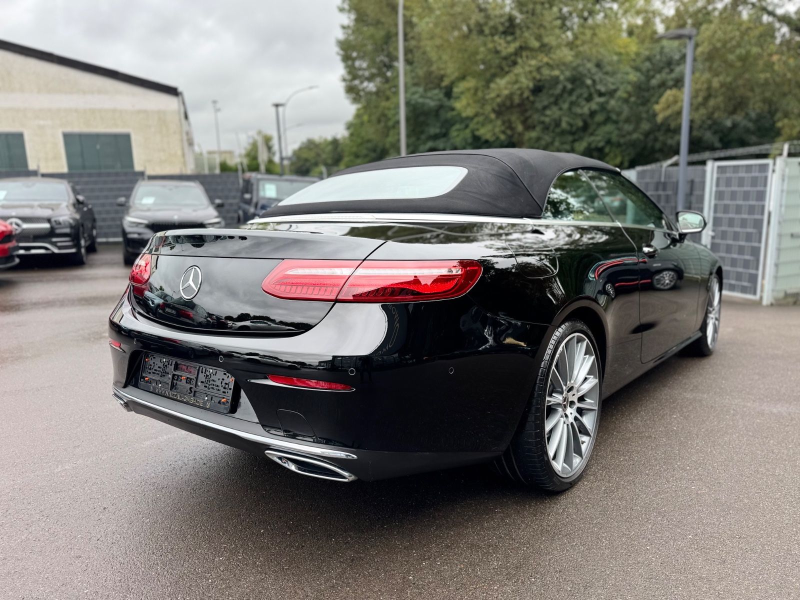 Fahrzeugabbildung Mercedes-Benz E 200 CABRIO*AMG 20ZOLL*WIDESCREEN*