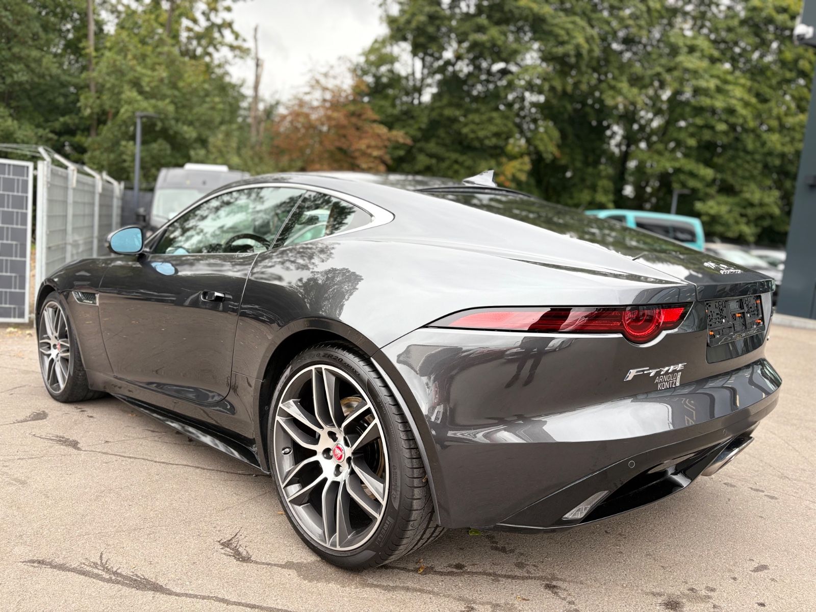 Fahrzeugabbildung Jaguar F-TYPE COUPE R-DYNAMIC*AUT*LEDER-BRAUN*LED*TOP