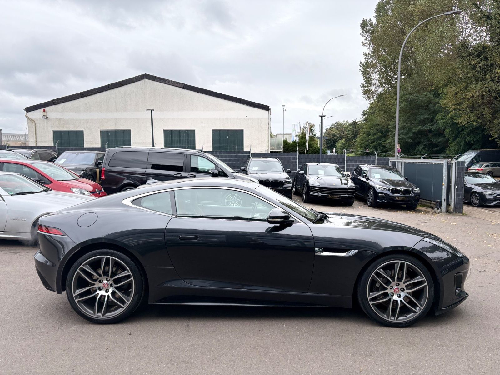 Fahrzeugabbildung Jaguar F-TYPE COUPE R-DYNAMIC*AUT*LEDER-BRAUN*LED*TOP